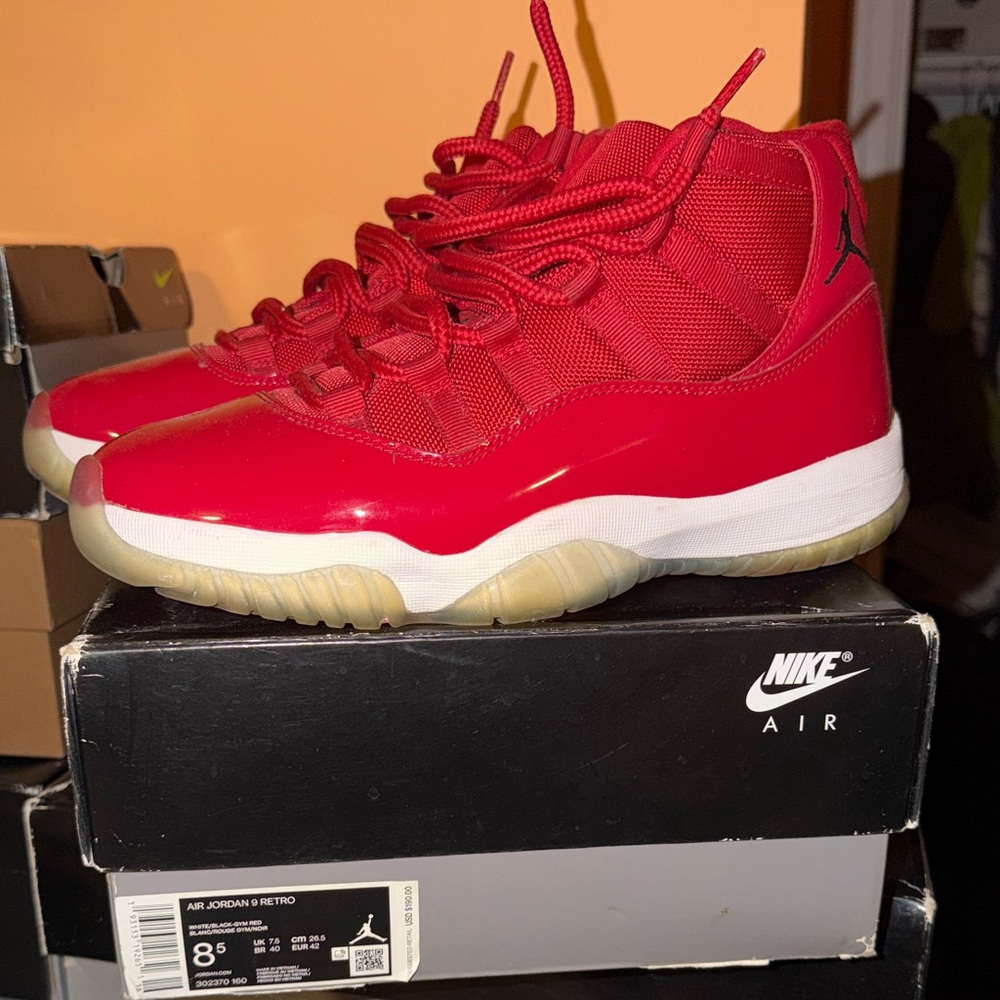 Jordan 11 retro win like 96 size 8.5